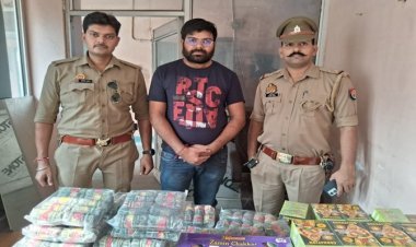 मेरठ : थाना देहली गेट पुलिस द्वारा एक अभियुक्त 02 बोरे आतिशबाजी (पटाखें) सहित गिरफ्तार