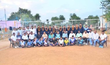 सीकर : 67वी राष्ट्रीय विद्यालय वॉलीबाल खेलकूद प्रतियोगिता 17 वर्ष में भाग लेने के लिए राज्य दल पिपराली सीकर से रवाना