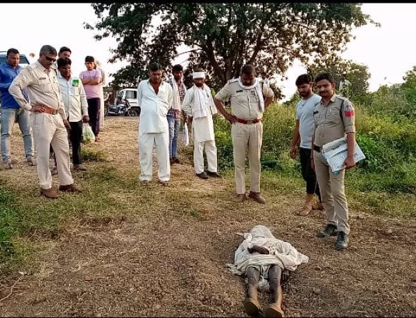 खेत में बुजुर्ग व्यक्ति का शव मिलने से क्षेत्र में फैली सनसनी