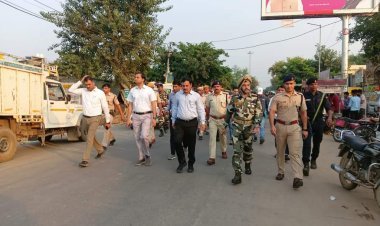 भरतपुर : DC, IG के नेतृत्व में वैर विधानसभा क्षेत्र में फ्लैग मार्च