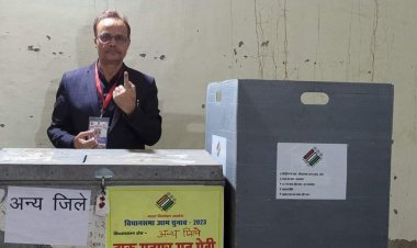 धौलपुर : जिला निर्वाचन अधिकारी तथा जिला पुलिस अधीक्षक ने किया डाक मत पत्र से मतदान  