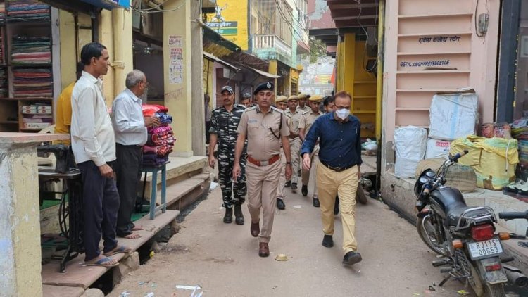 धौलपुर : जिला निर्वाचन अधिकारी एवं एसपी ने मनियां एवं राजाखेड़ा में फ्लैग मार्च कर दिया आमजन को संदेश