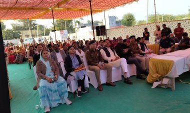 दूदू  : जिला कलेक्टर ने विकसित भारत संकल्प यात्रा को हरी झंडी दिखाकर किया रवाना  