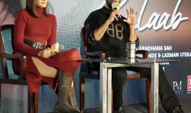 जयपुर में शाहिद कपूर और कृति सेनन ने फ़िल्म 'तेरी बातों में ऐसा उलझा जिया' के लेटेस्ट लव सॉन्ग 'अखियां गुलाब' से सुर्खियां बटोरीं  