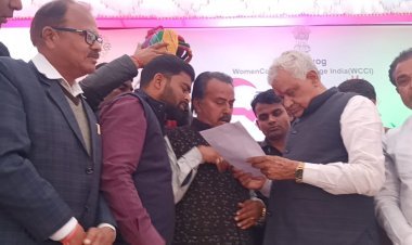 कैबिनेट मंत्री डॉ मीना को पत्रकारों ने सोपा ज्ञापन  