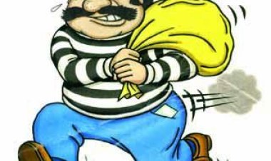 32 मिनट में 6 लाख के जेवर और नकदी पार कर गए चोर, मार्च में होनी है बेटी की शादी