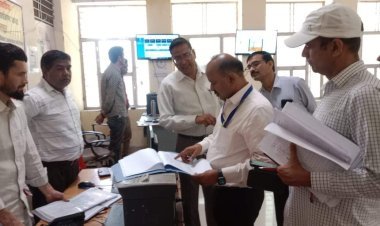धौलपुर : सामान्य पर्यवेक्षक ने किया एकीकृत नियंत्रण कक्ष का निरीक्षण  