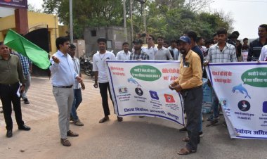 धौलपुर : यूथ चला बूथ अभियान जिला कलेक्टर ने यूथ को मतदान जागरूकता के लिए किया रवाना  