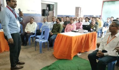 धौलपुर : मतदान दलों को पारदर्शी चुनाव कराने का जिला निर्वाचन अधिकारी ने दिया संदेश  