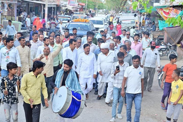 कांग्रेस प्रत्याशी करण सिंह की सभा में उमड़ी भीड़, लूणी में छत्तीस कोम के लोगो ने किया जोरदार स्वागत  