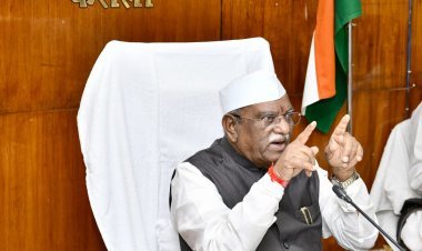 करौली में राज्यपाल ने ली जिला स्तरीय अधिकारियों की बैठक