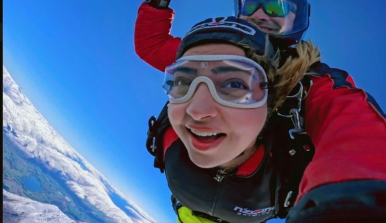 सना रईस खान ने न्यूजीलैंड में लिया बहुप्रतीक्षित ब्रेक – एक साल की बड़ी जीतों के बाद