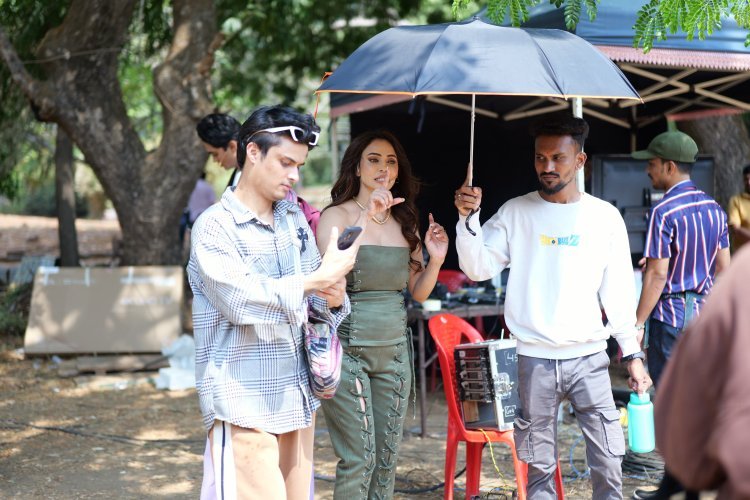 अभिनेत्री निकिता रावल ने अपने आने वाले शूट की बिहाइंड-द-सीन झलकियाँ साझा कीं — जल्द होगा बड़ा ऐलान!