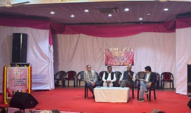 सुर और संगीत के बीच लहराते साहित्य के शब्द