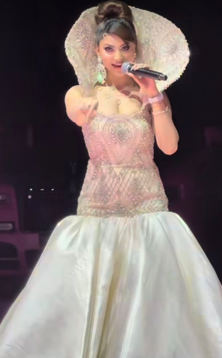 उर्वशी रौतेला ने दुबई को किया मंत्रमुग्ध, धमाकेदार परफ़ॉर्मेंस का वीडियो इंटरनेट पर मचा रहा धमाल