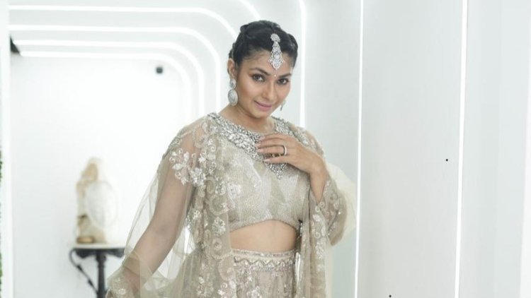 दिसंबर की ठंड में तनिशा एस मुखर्जी के ग्लैमर की गर्माहट