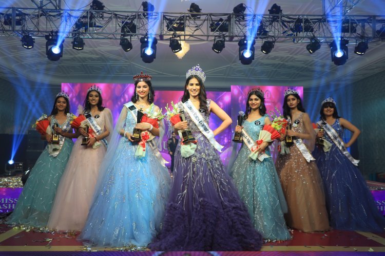 नेशनल लेवल ब्यूटी पेजेंट मिस उर्वशी सीजन 4 के ग्रैंड फिनाले में 36 फाइनलिस्ट ने 4 फैशन सीक्वेंस में शोकेस किए लेटेस्ट फैशन ट्रेंड्स।